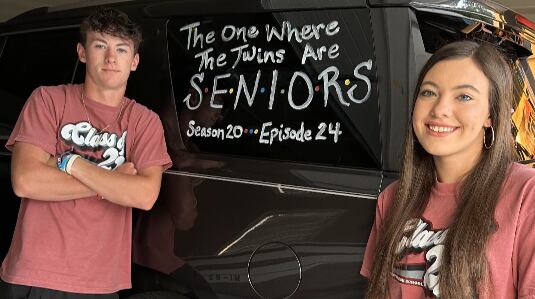 Twins become high school's first valedictorian, salutatorian - Vimarsana News