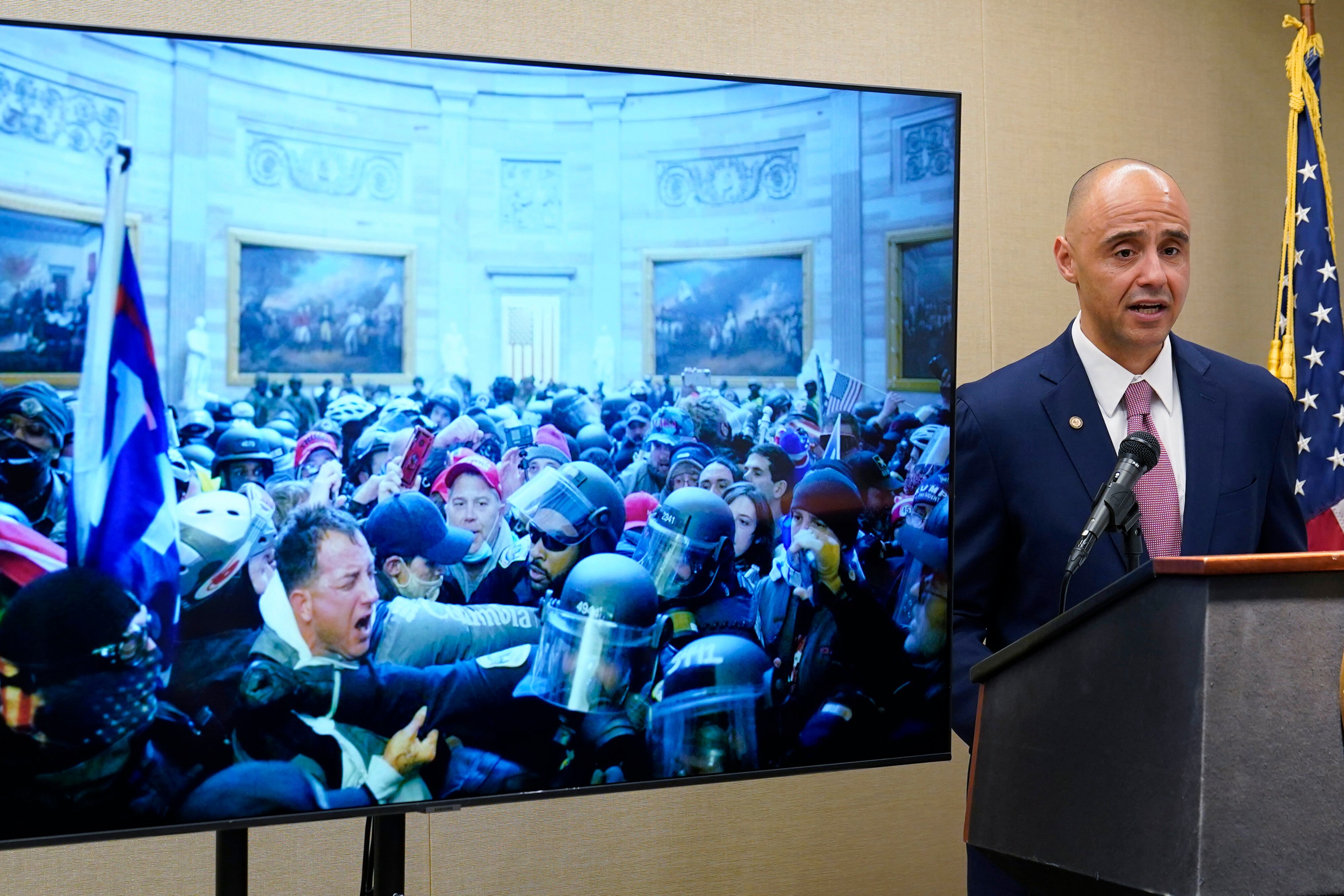 Capitol riot, 3 years later: Hundreds of convictions, yet 1 major mystery is unsolved - Vimarsana News